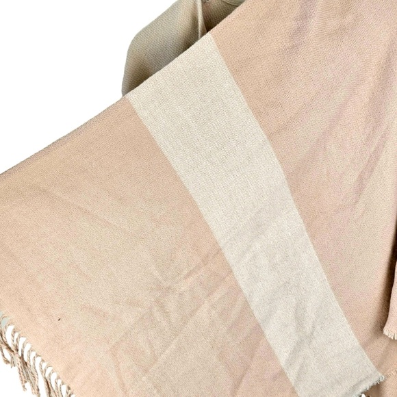 Soia & kyo wrap with fringe. - Picture 6 of 7